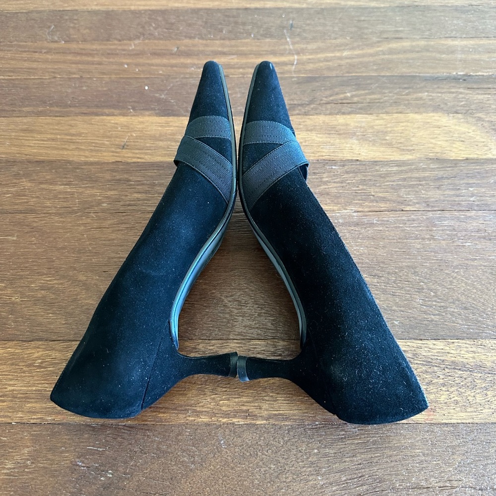 Stuart Weitzman Black Suede Kitten Heel Pumps Size 7.5 Pointed Toe Classic - Picture 6 of 9